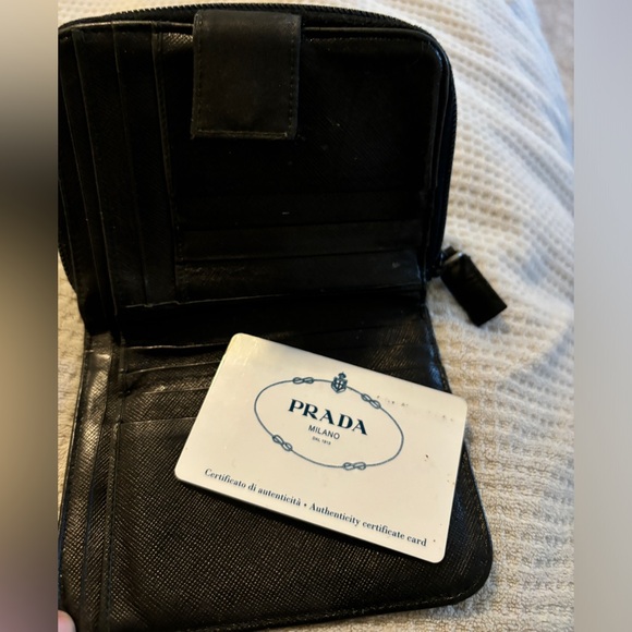 Prada zip wallet authentic - Picture 3 of 5